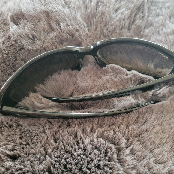RARE ⨳ Ray Ban ⨳ RB4102 ⨳ Matte Black ⨳ Polarized ⨳ Sleek Sport Wrap ⨳ UV400 main image 8